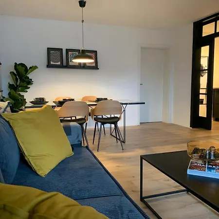 65qm Mit Balkon Und Carport In *