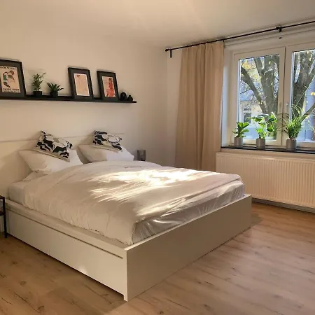 65qm Mit Balkon Und Carport In アパート
